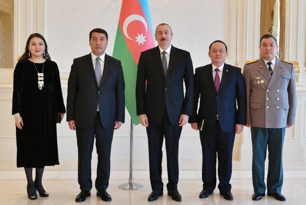 ilham-eliyev-qazaxistanin-yeni-sefirinin-etimadnamesini-qebul-edib